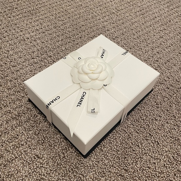 CHANEL card case (green) with Rue Cambon packaging - Picture 3 of 8